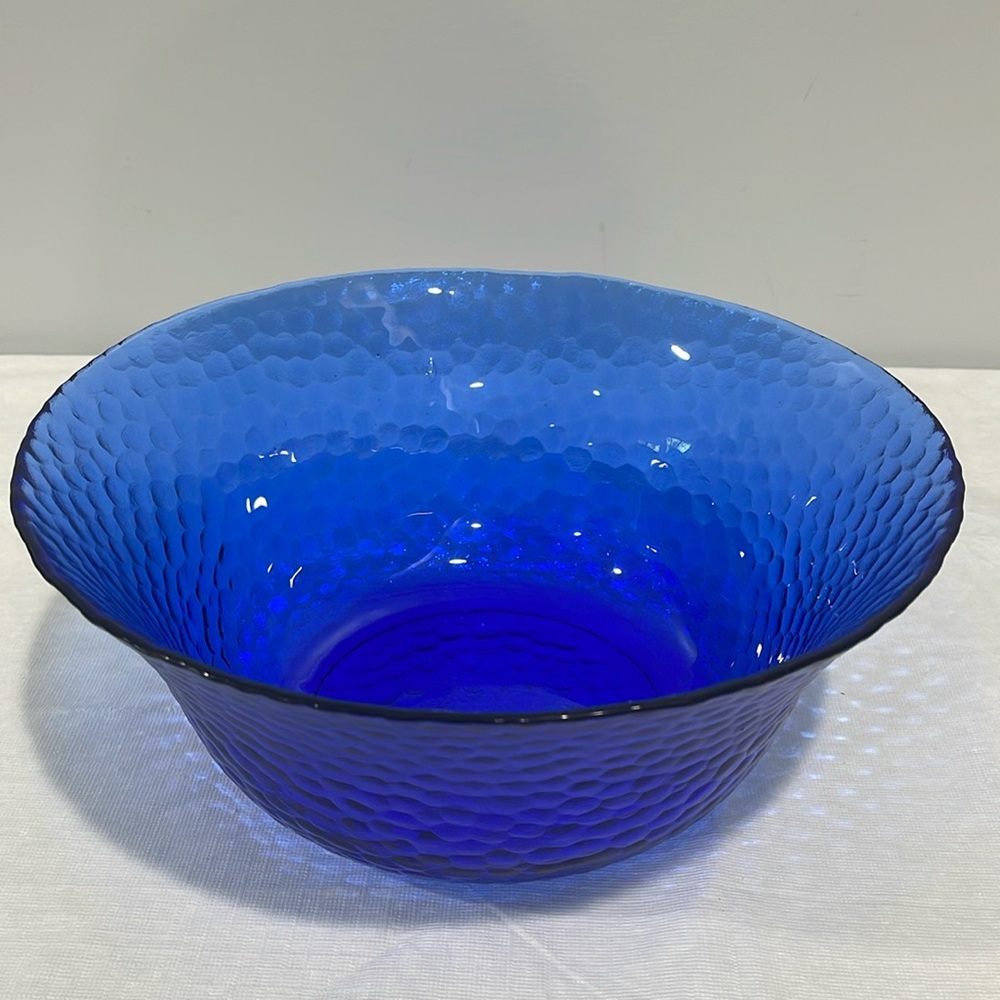 Large cobalt blue salad or fruit serving bowl honeycomb pattern 10” wide